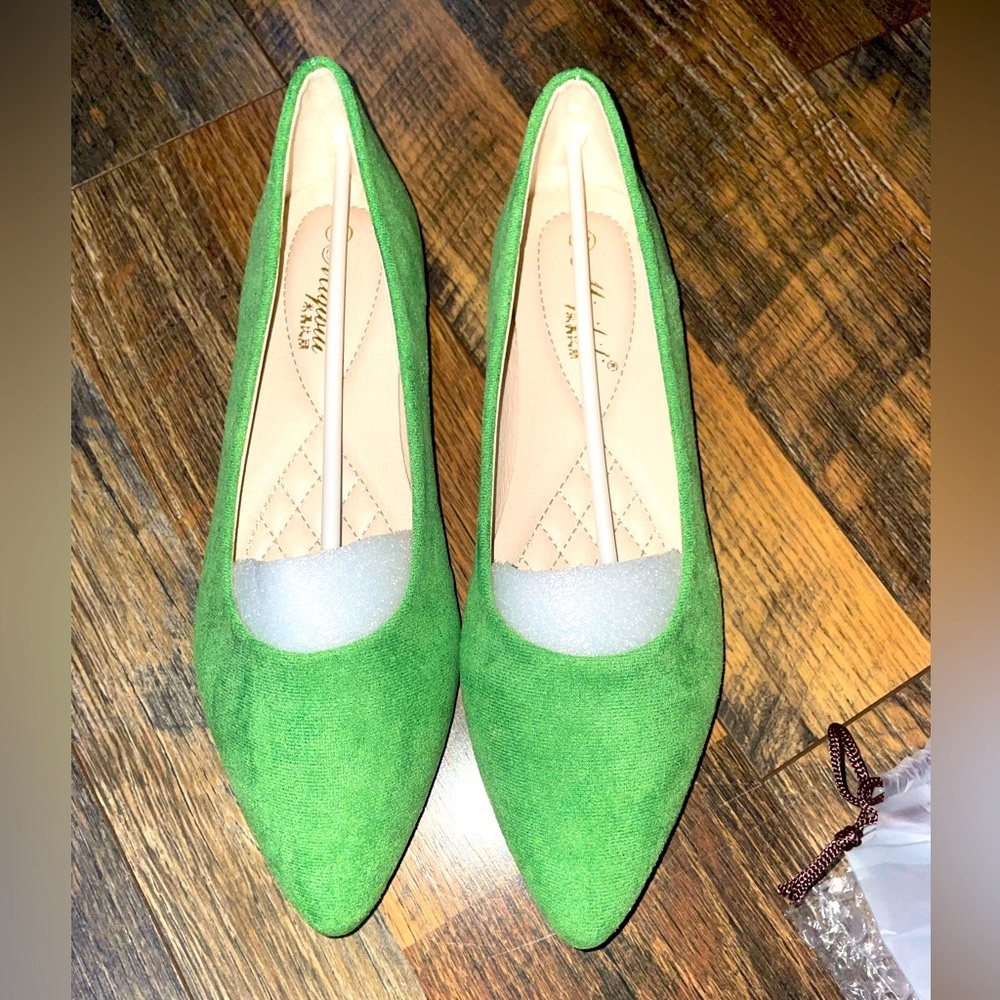 Pointed Toe Slip On Memory Foam Flats Shoes, Size 8, color Grass Green.